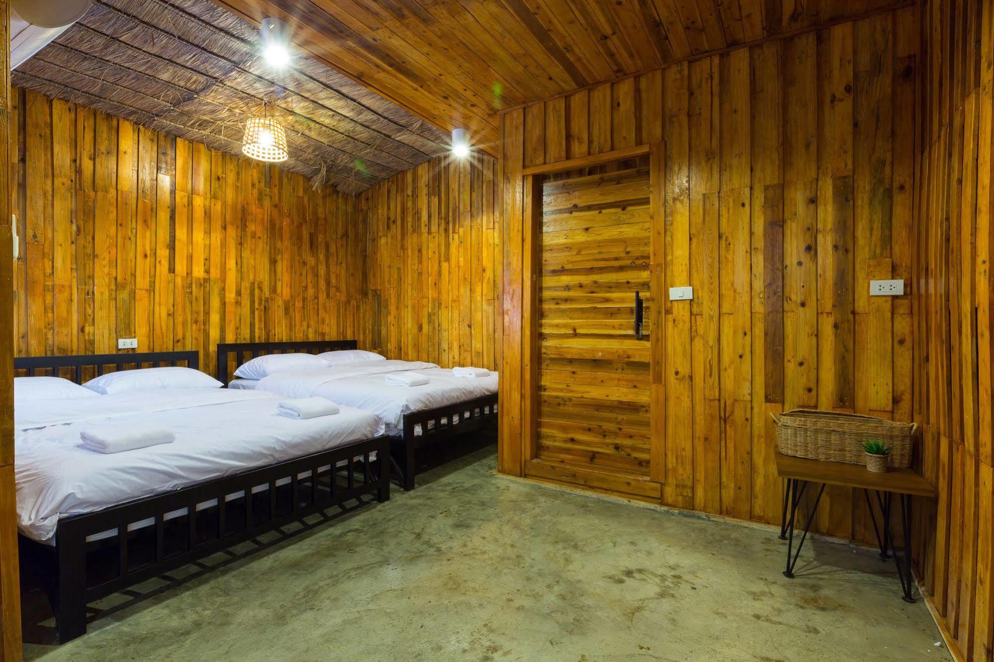 Trica Hostel Бангкок Экстерьер фото